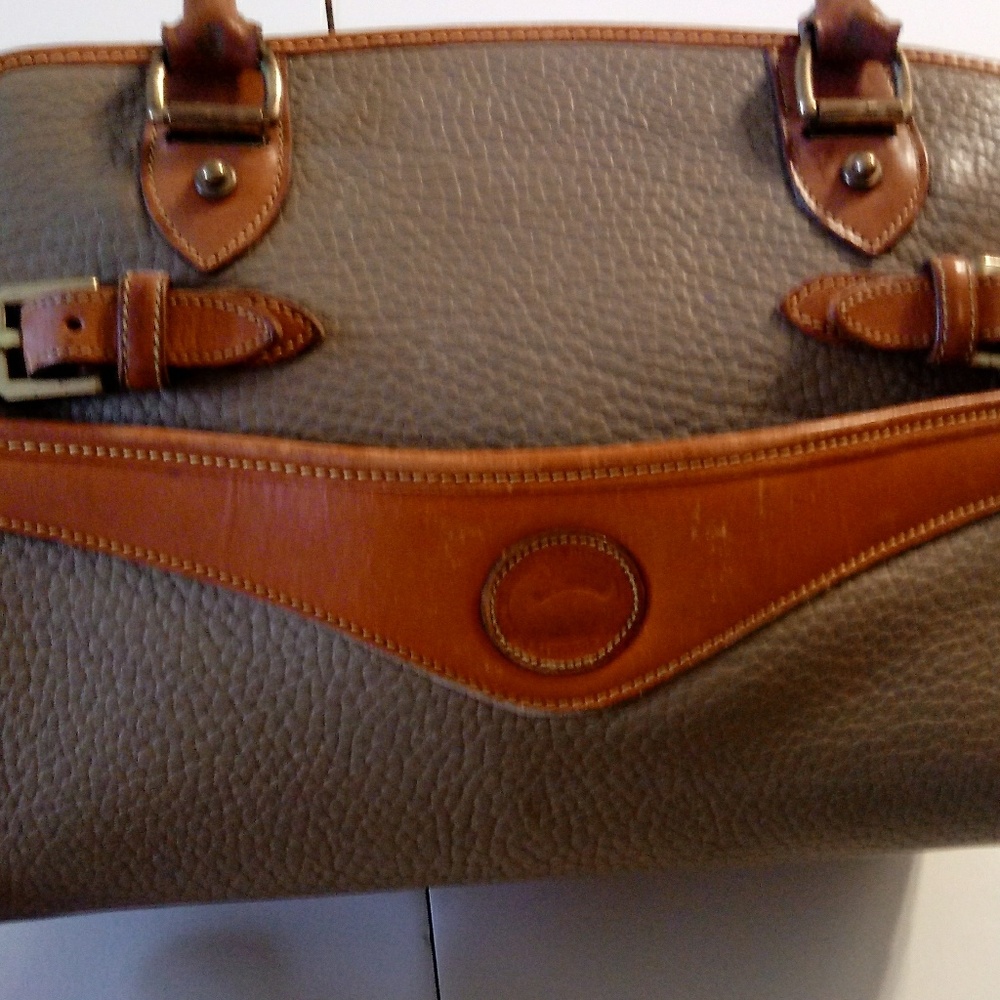Vintage Dooney and Bourke handbag. Approx 11 × 7